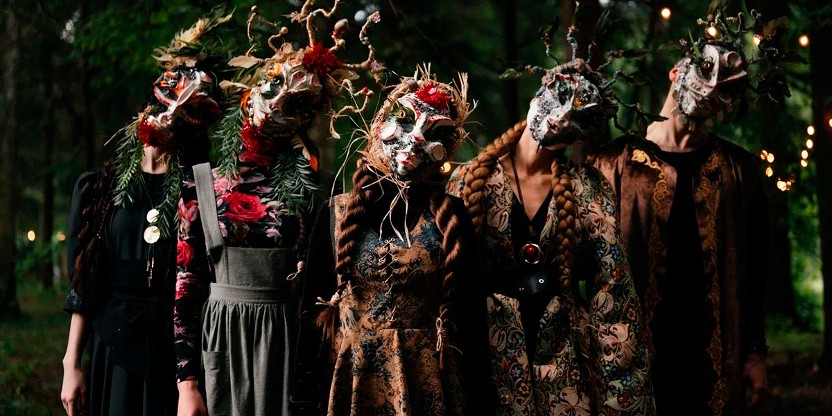 Прыжки через костер и актеры в языческих масках: свадьба в этническом стиле от режиссера из Коврова