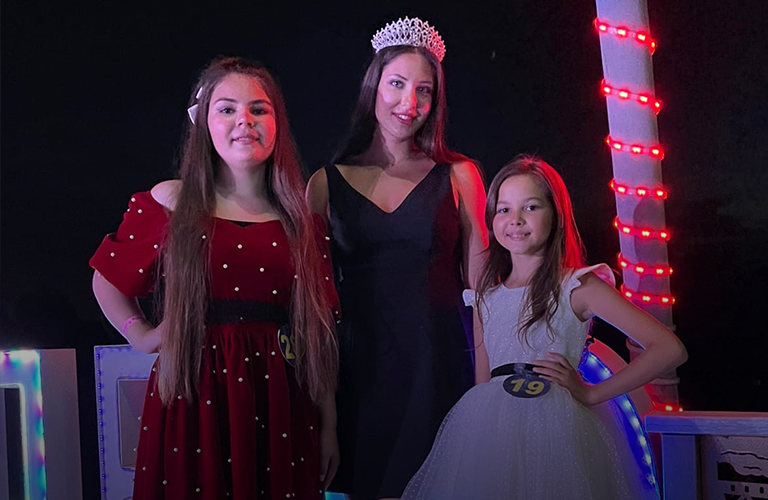 Владимирские красавицы привезли короны с конкурса «Королева Волги»