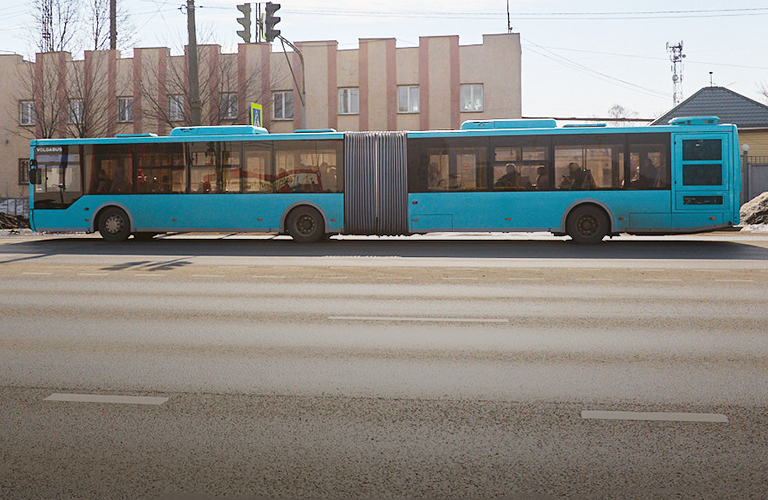 Голубой «вагон» бежит, качается. Во Владимире тестируют удлиненный автобус и спешно ищут водителей
