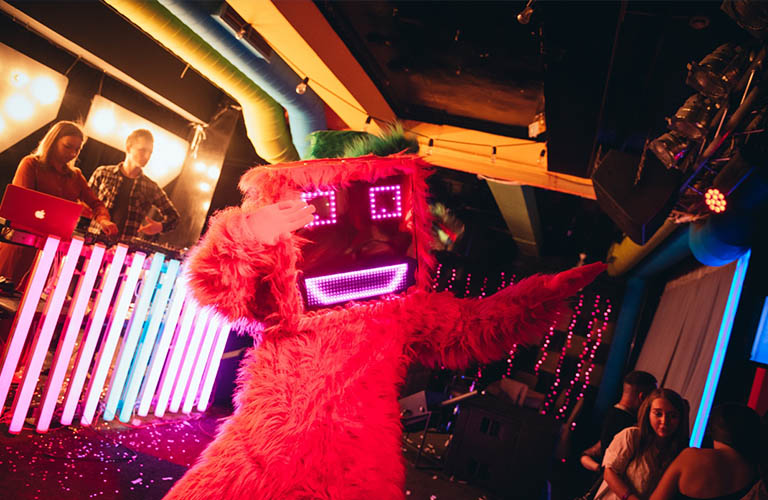 Клубная афиша на выходные: DJ Vinni, кавер-рок и немного «Лирики»