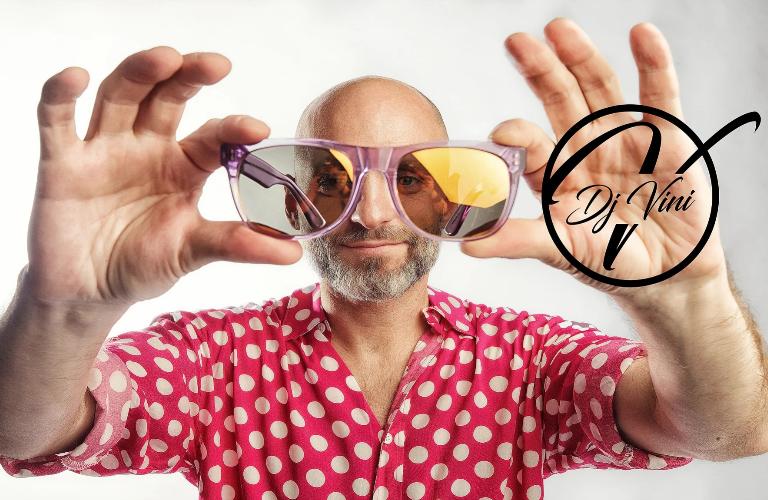 Присоединяйтесь к вечеринке с участием DJ VINI