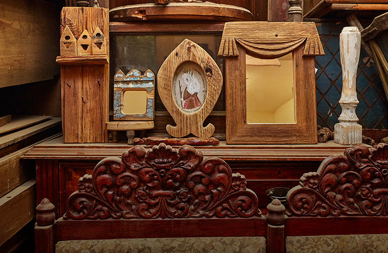 Подсвечники из балясин и ключница из элементов наличников — авторские изделия владимирской артели