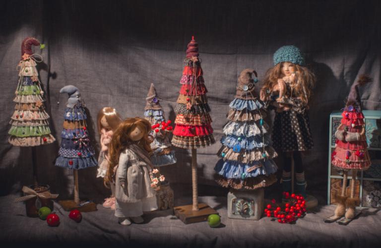 Креативный лайфхакинг: Создаем необычную ёлку в юбке и шапке