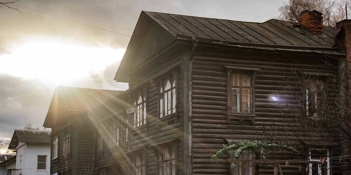 Деревянные дворцы, или Какие тайны хранят столетние здания на улице Хирурга Орлова?
