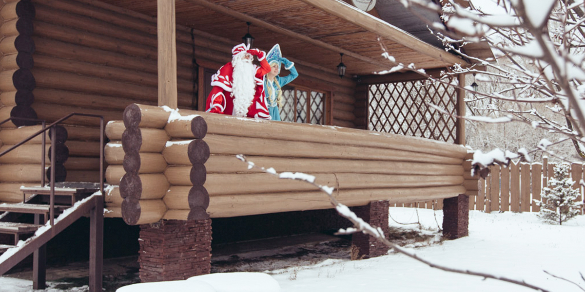 Кокошник ручной работы и шуба, сшитая на заказ: сколько тратят за сезон Дед Мороз и Снегурочка?