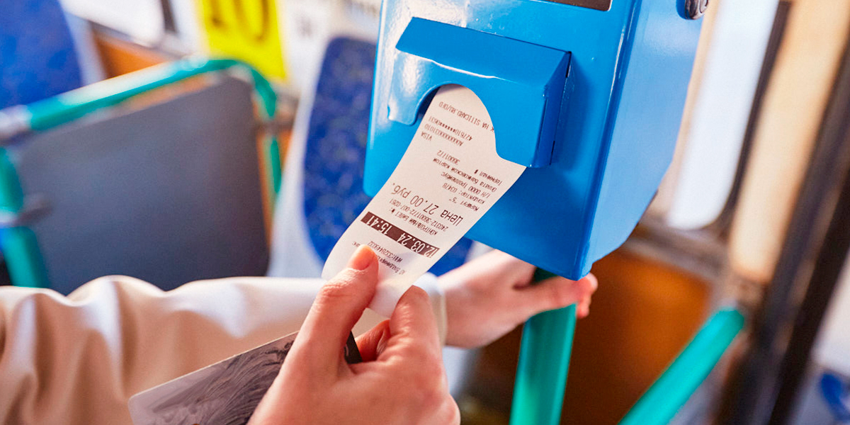 Валидаторов в автобусах и троллейбусах станет больше, но от бумажных билетов откажутся совсем