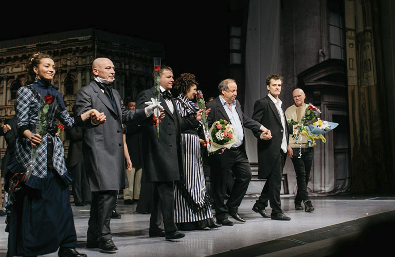 Комедия Дмитрия Астрахана «Доходное место»