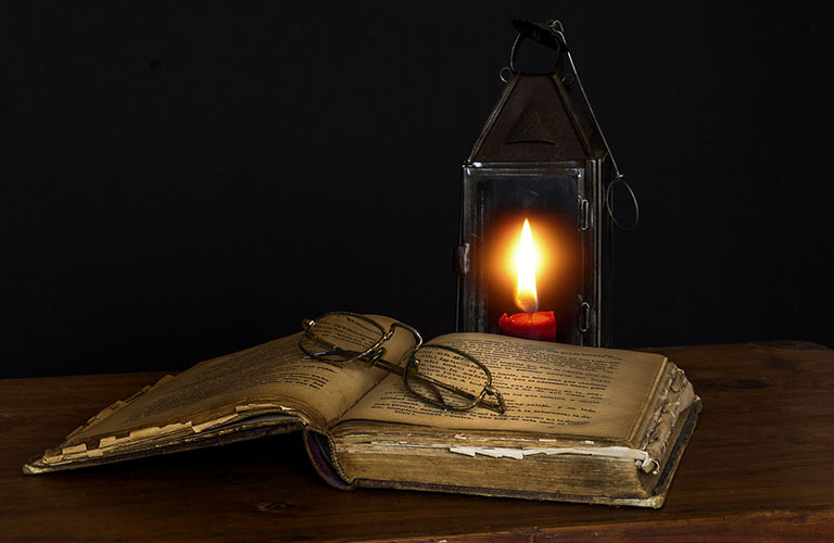 Мистические чтения в «Темной комнате». Не испугаетесь?