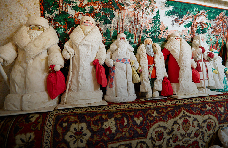 Из ваты, бумаги, опилок и гипса: дом ковровского коллекционера захватили волшебники времен СССР