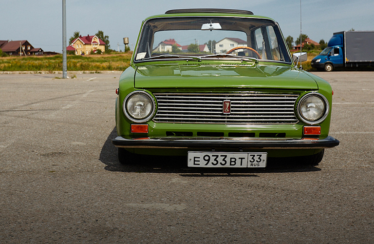 Тюнингованная классика: заниженная «копейка» с панорамной крышей и оригинальными запчастями