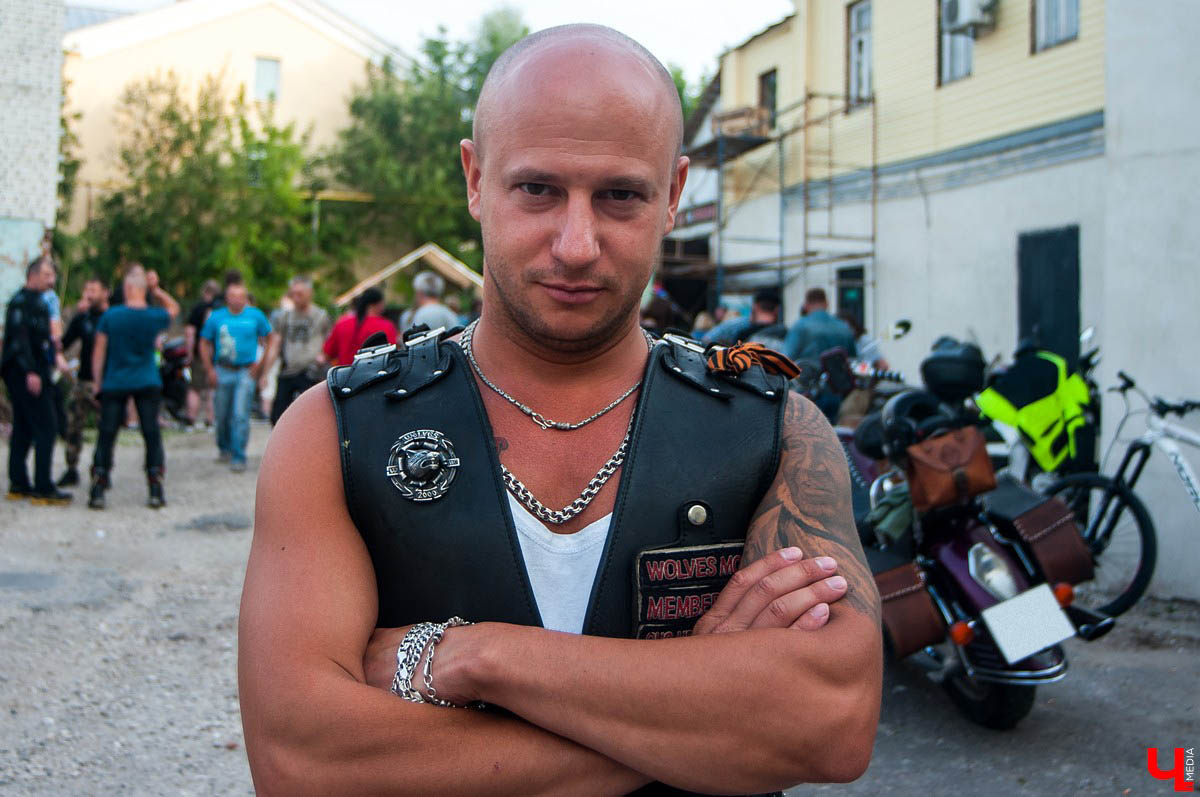 28 июля мотоклуб Wolves MC Vladimir устроил концерт на Девической, куда съехались байкеры и из других городов. Они поделились своими дорожными историями