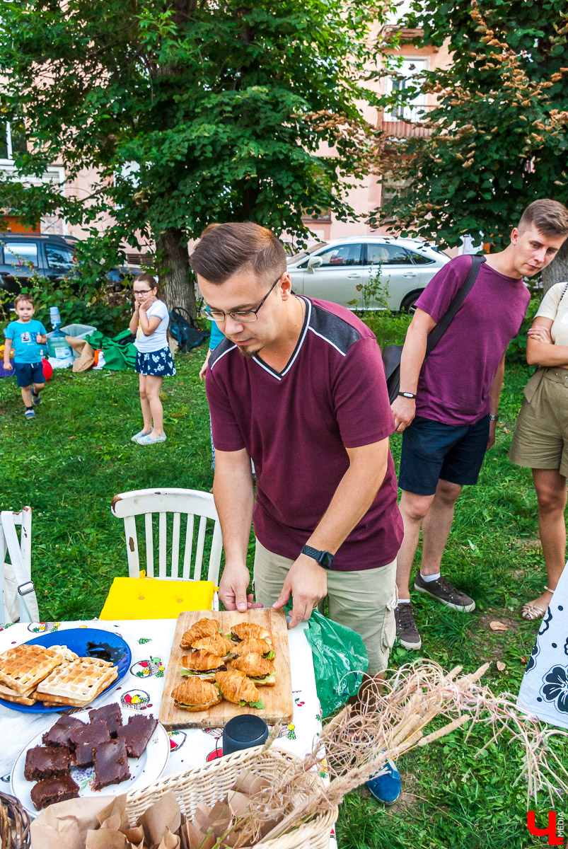 2 августа во дворе на улице Горького прошел добрососедский пикник. До самого начала оставалось загадкой, придут ли люди, захотят ли знакомиться с соседями