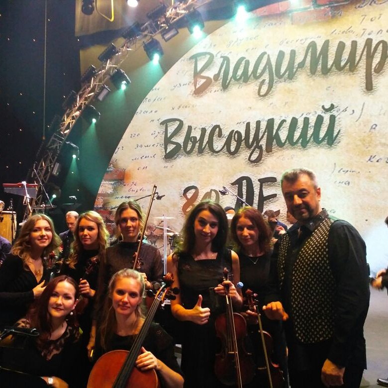 Владимирская скрипачка играет в Москве