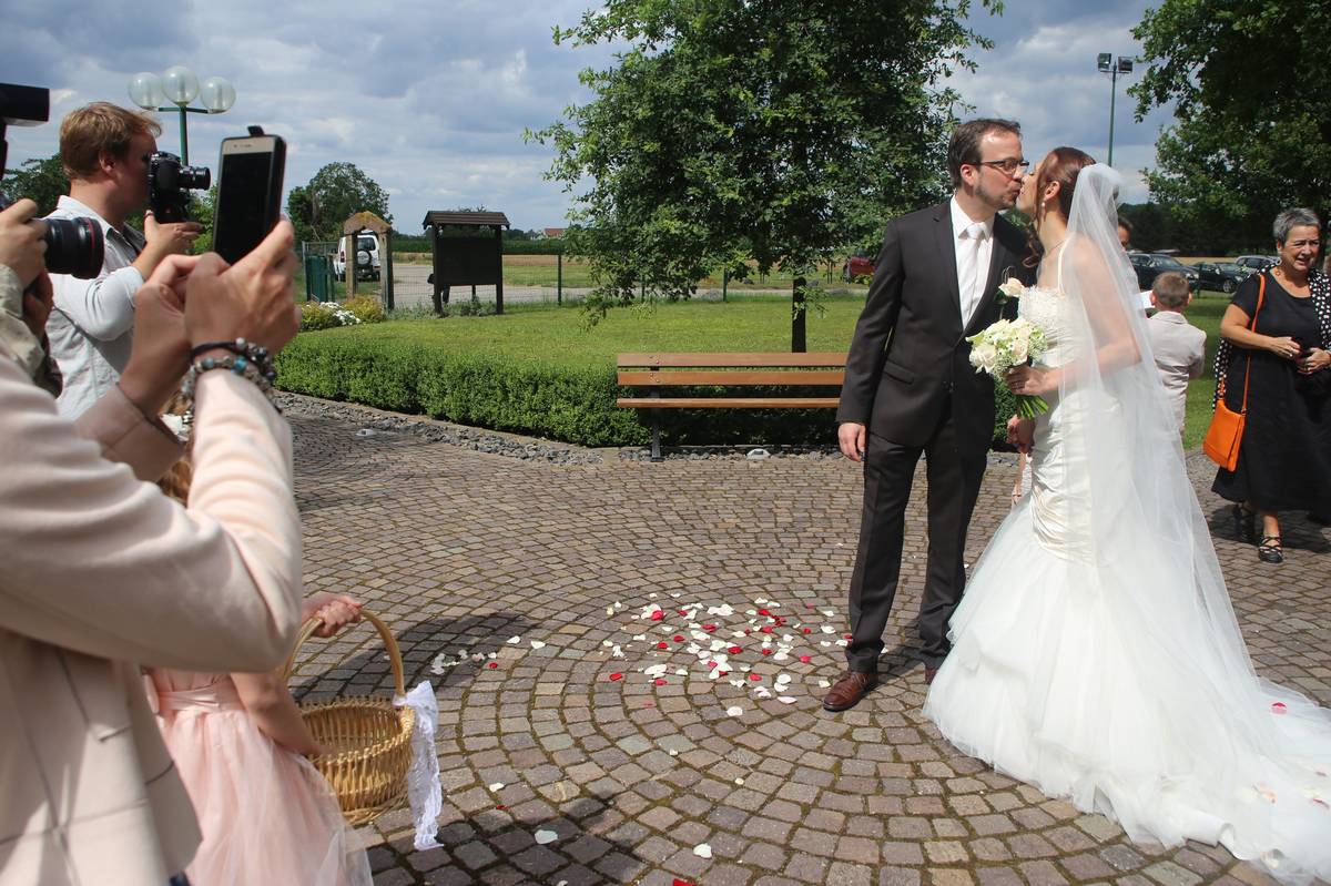 Жительница Владимира Елена Суркова вышла замуж за француского ресторатора Оливье. Свадьбу молодожены праздновали дважды