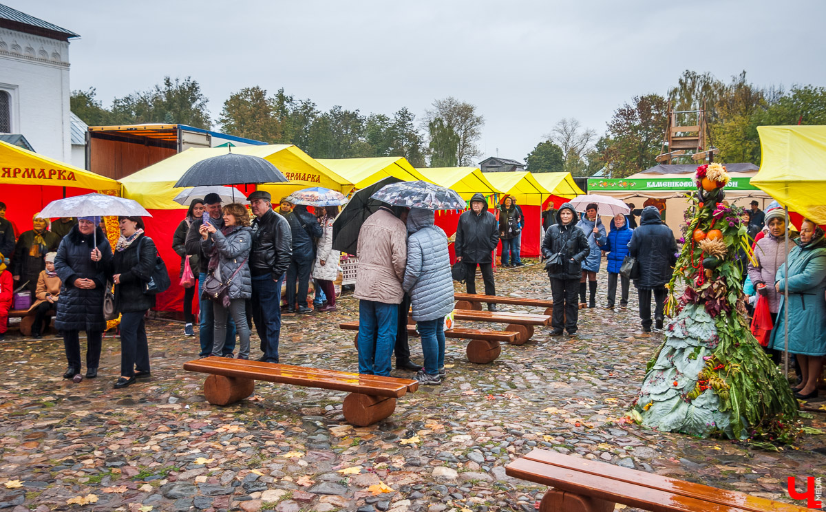 6 октября в Суздале прошла Традиционная Евфросиньевская ярмарка. Мероприятие собрало продавцов и производителей разных товаров из Суздаля и соседних городов
