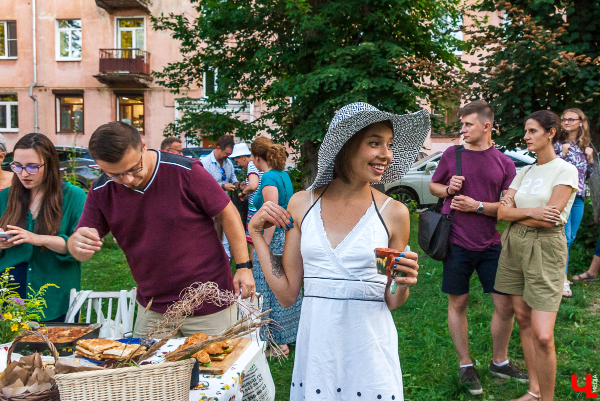 2 августа во дворе на улице Горького прошел добрососедский пикник. До самого начала оставалось загадкой, придут ли люди, захотят ли знакомиться с соседями