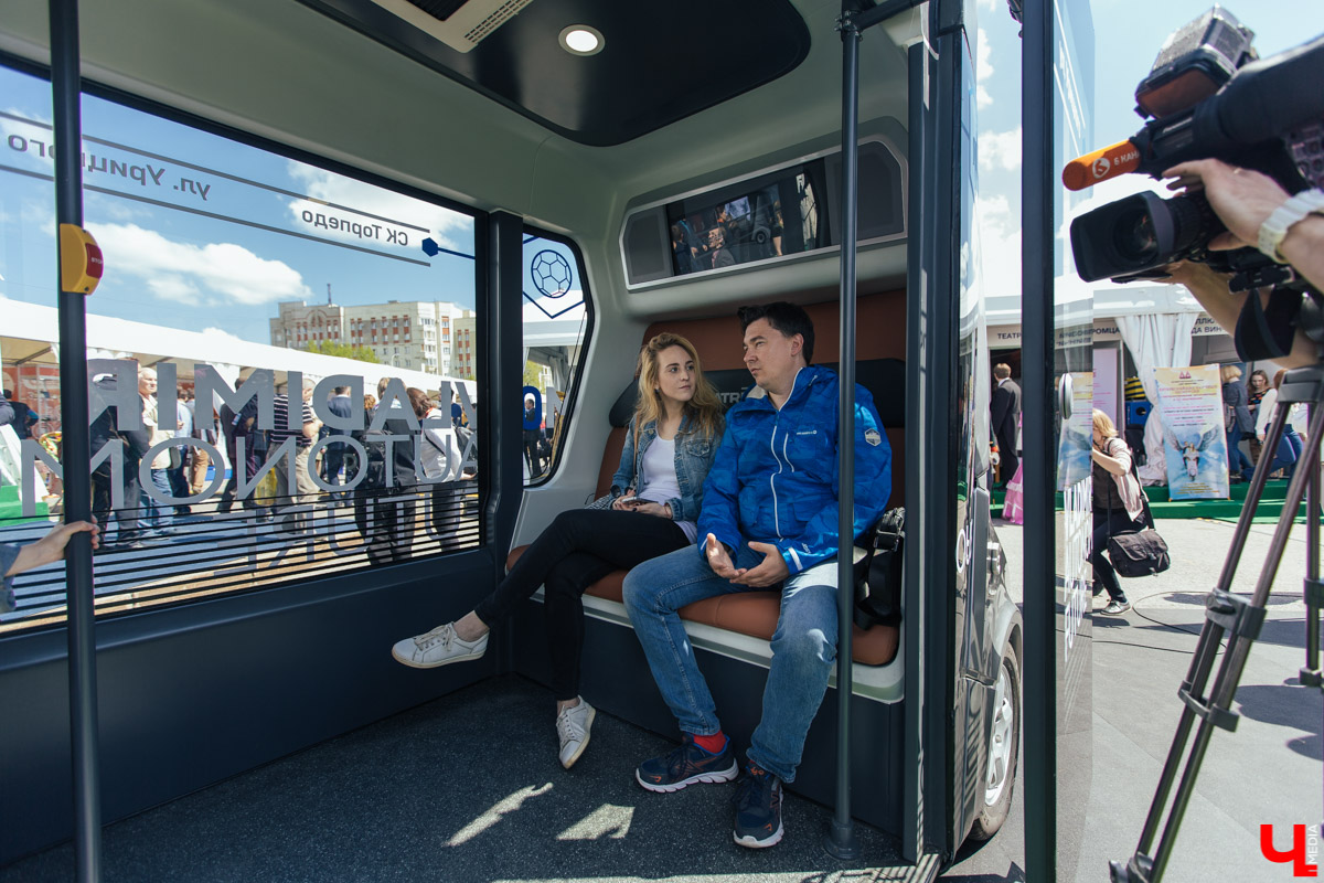 Автобус-беспилотник, гироплан, вездеход: удивительный транспорт показали во Владимире