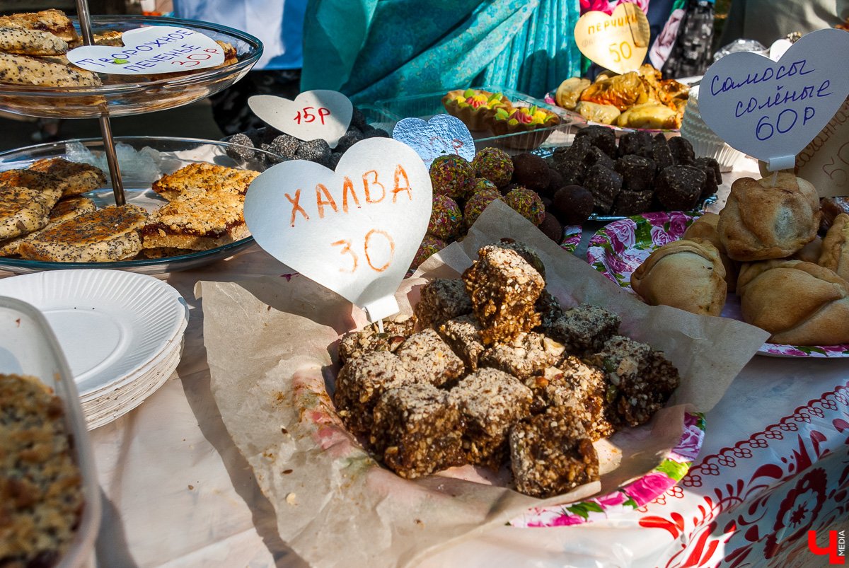 26 августа в Коврове прошёл гастрономический фестиваль «СамБыЕл». В нем приняло участие 7 ресторанов, удивлявших гостей оригинальными блюдами