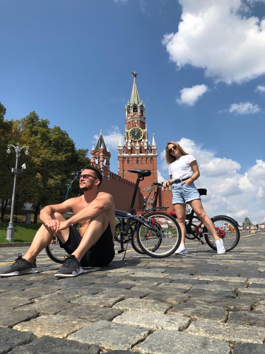 Сергей и Анна Панковы из Коврова практикуют новый для себя формат отдыха - фитнес-туризм. Сергей рассказал в чем удобство и недостатки путешествия со складными велосипедами