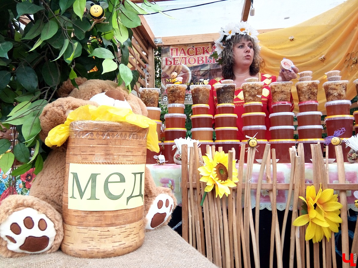 7-8 сентября в Суздале прошел третий фестиваль «Медовуха Fest». В 2018 году медовары привезли ставленый мед, сбитень, безалкогольную медовуху и травяные настои