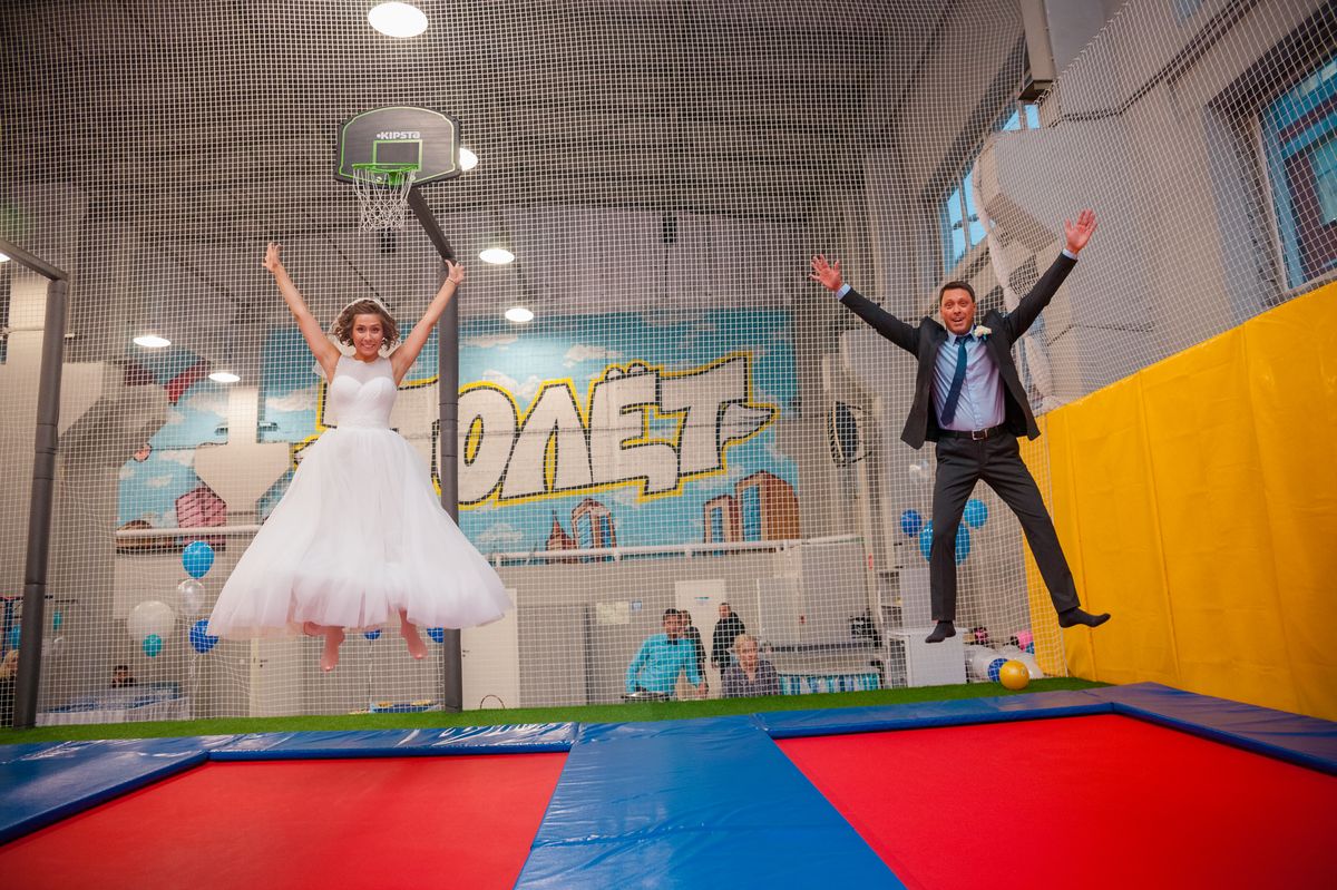 Креативная свадьба в батутном центре Владимира