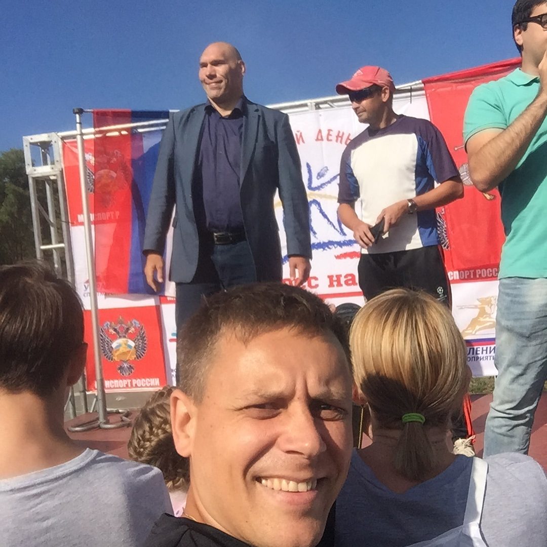 Известный боксер-тяжеловес побывал во Владимире и Коврове. Николай Валуев посетил спортивные состязания и пообщался с их участниками