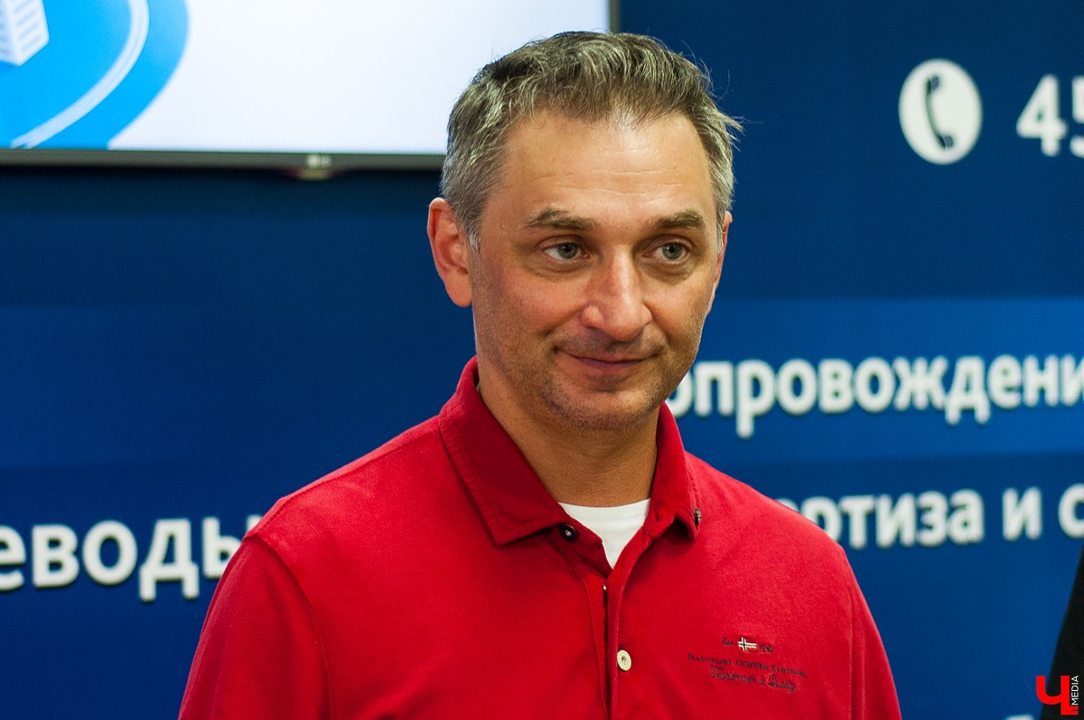 12 сентября известный телеведущий Александр Пряников презентовал во Владимире суздальские пряники с предсказаниями
