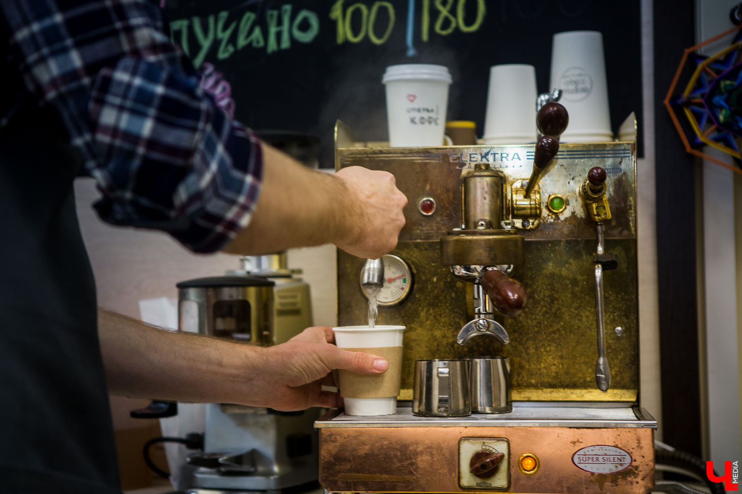 Итальянская кофе машина ручной сборки “Elektra”