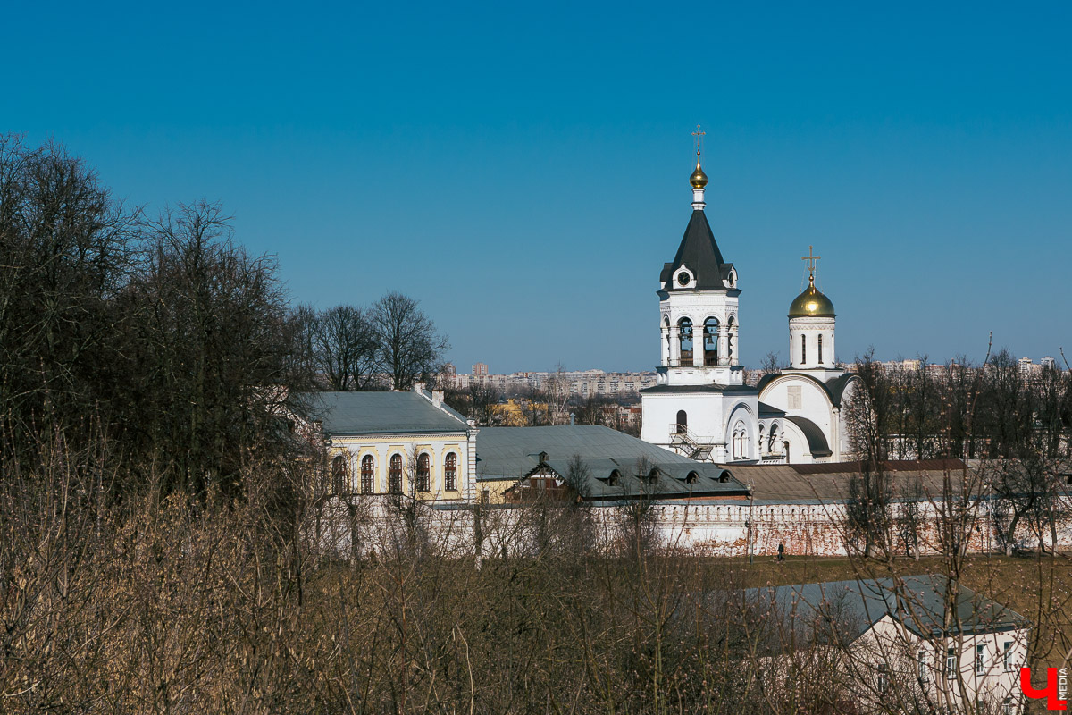 Церковь Александра Невского и собор Рождества Богородицы