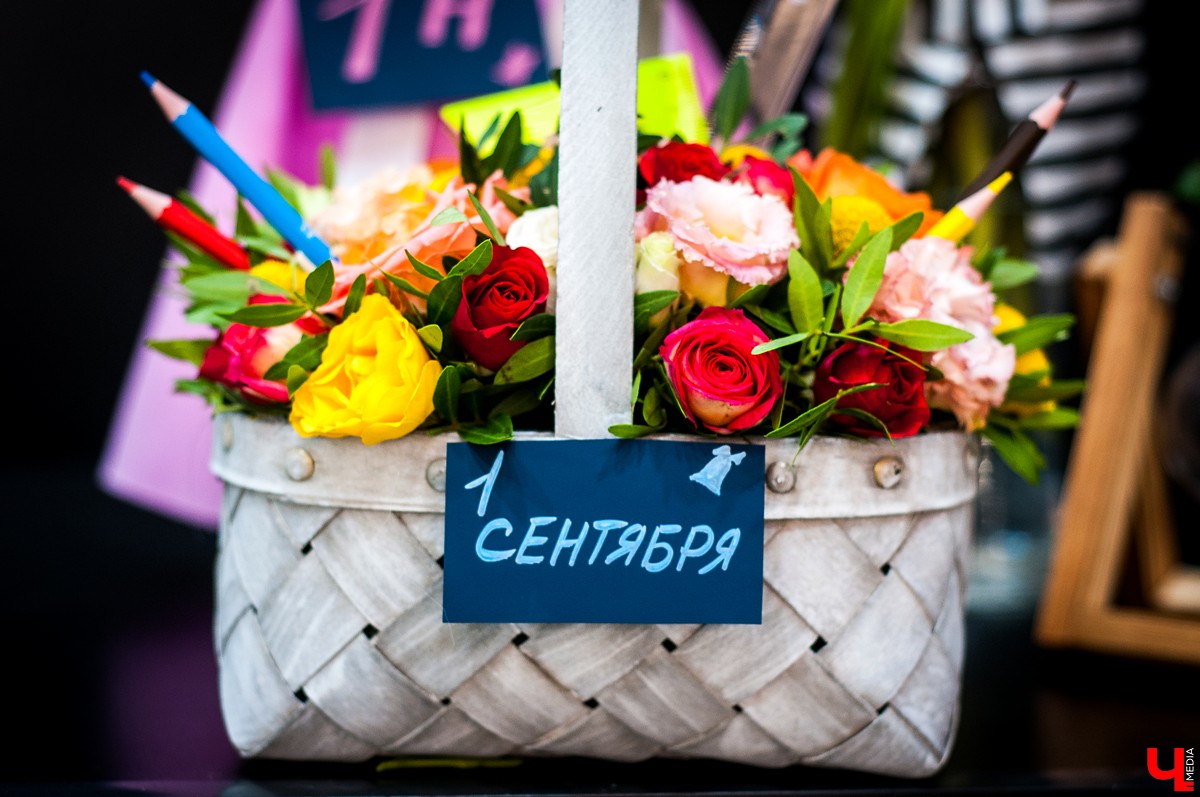 Владелица салона флористики Юлия Краснова рассказывает, как выбрать букет на 1 сентября, какой букет подарить учителю-мужчине и как сохранить свежесть и внешний вид цветов на несколько лет