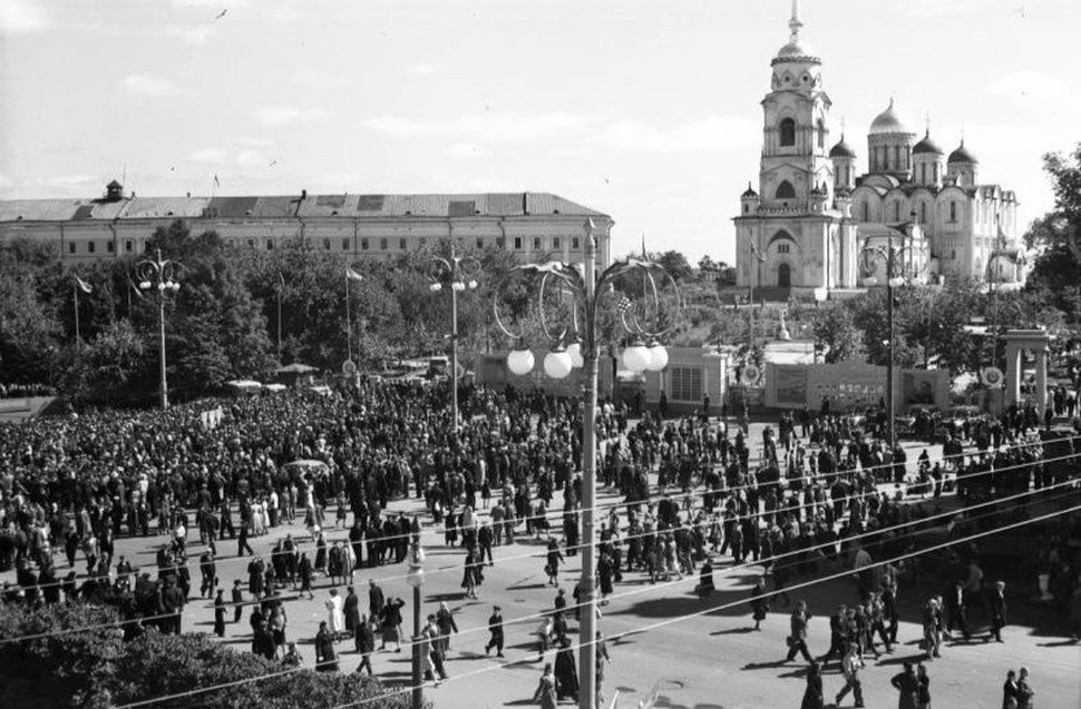 Митинг, посвященный закладке монумента в честь 850-летия города. 1958 год.