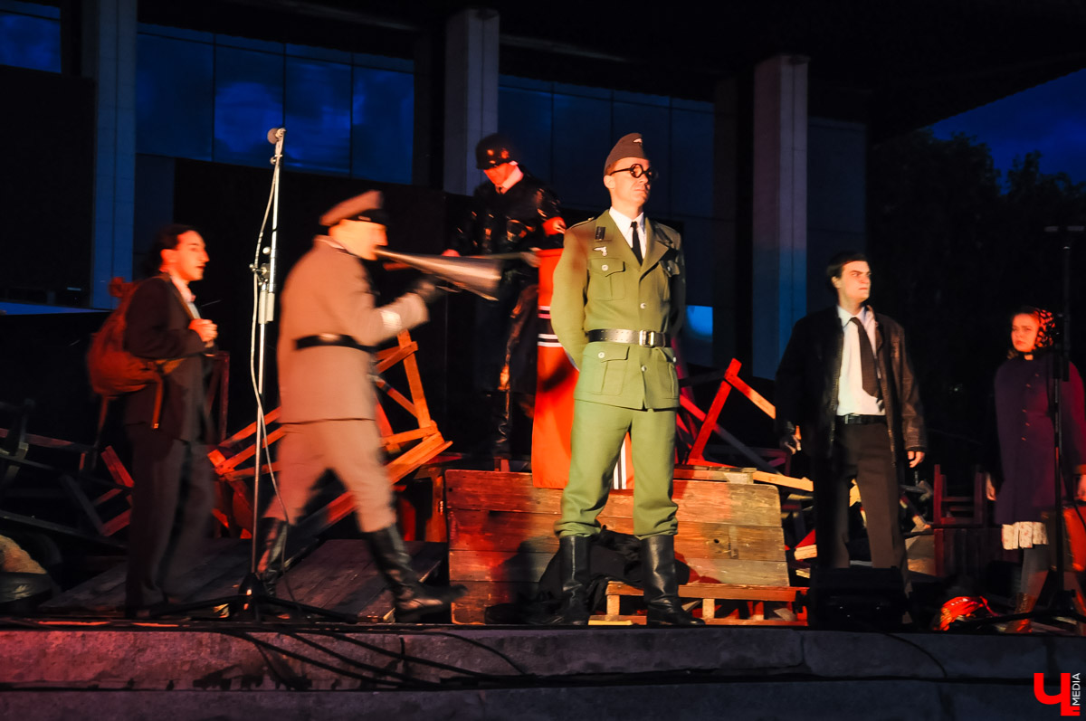 «Молодая гвардия» на Театральной площади