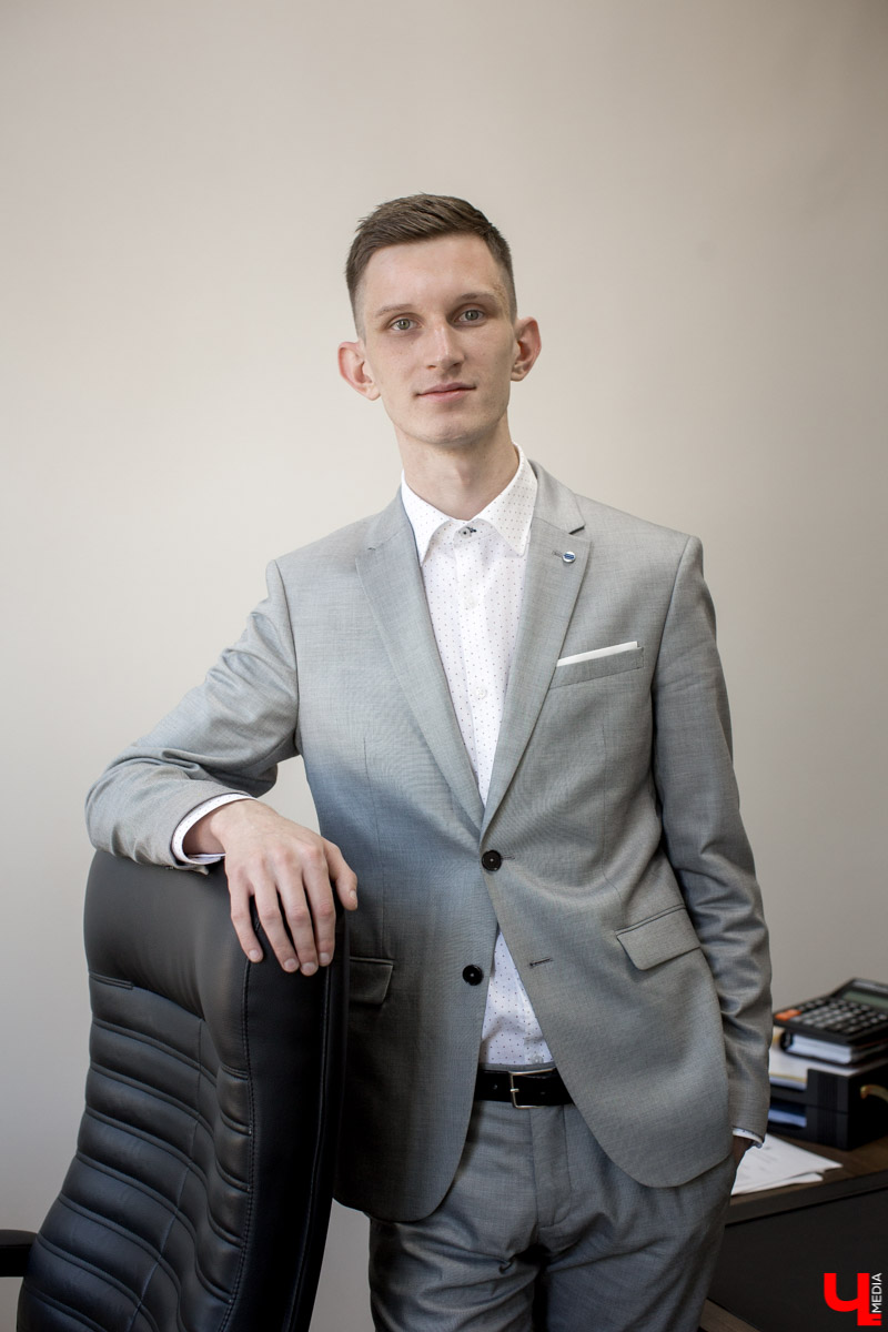 Интервью с Максимом Тимофеевым, самым молодым заместителем директора в одной из школ Владимира. Он занял пост всего в 22 года