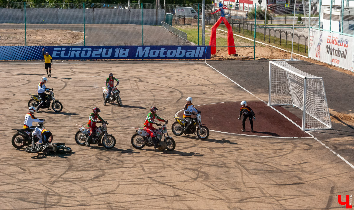 7 августа в Коврове прошло открытие 32-го чемпионата Европы по мотоболу. В первый день играли сборные Германии, Беларуси, Литвы, Нидерландов, России и Франции