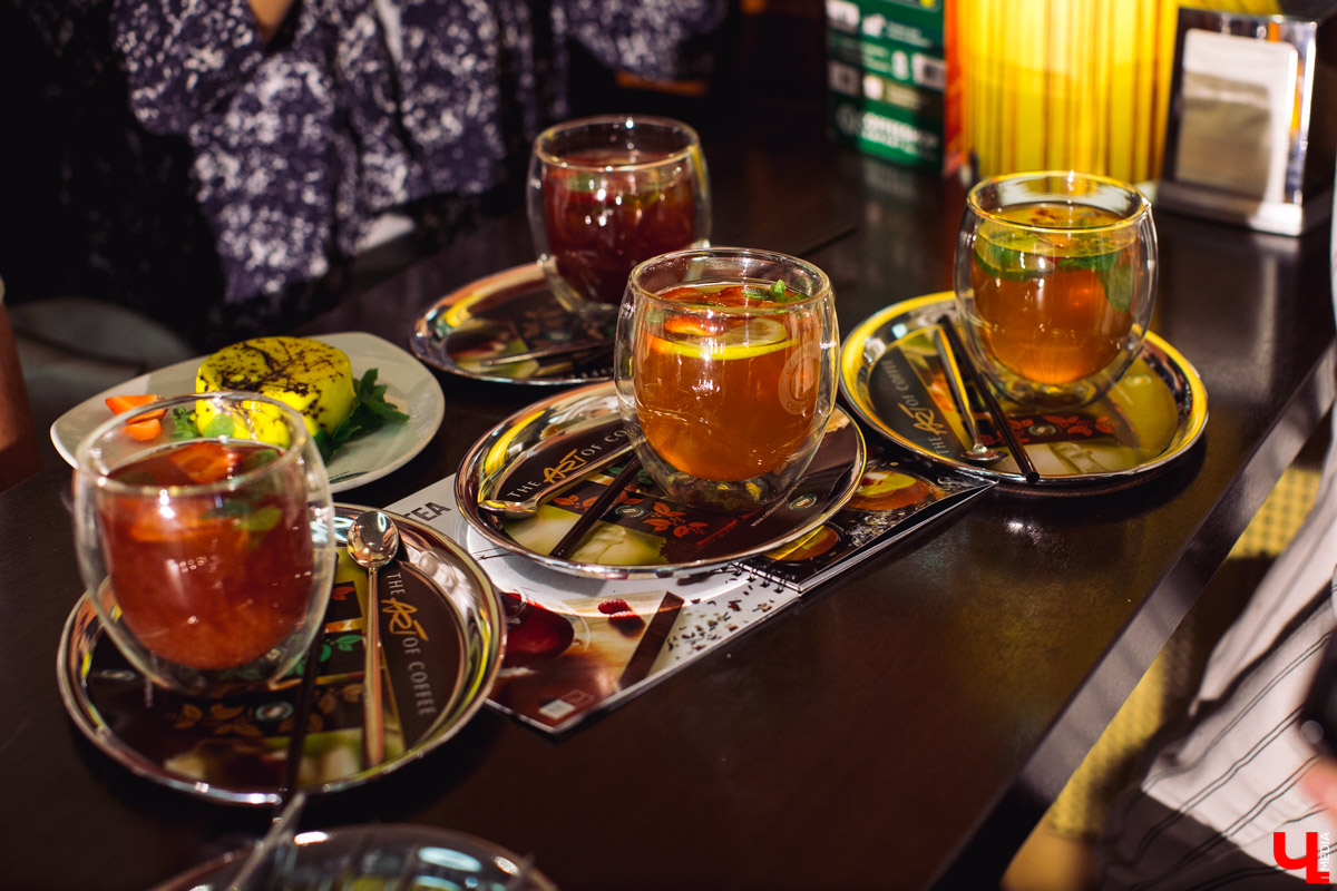 Блогеры из проекта “Инста-ужин” посетили кофейню COFFEESHOP COMPANY во Владимире и попробовали фирменные блюда