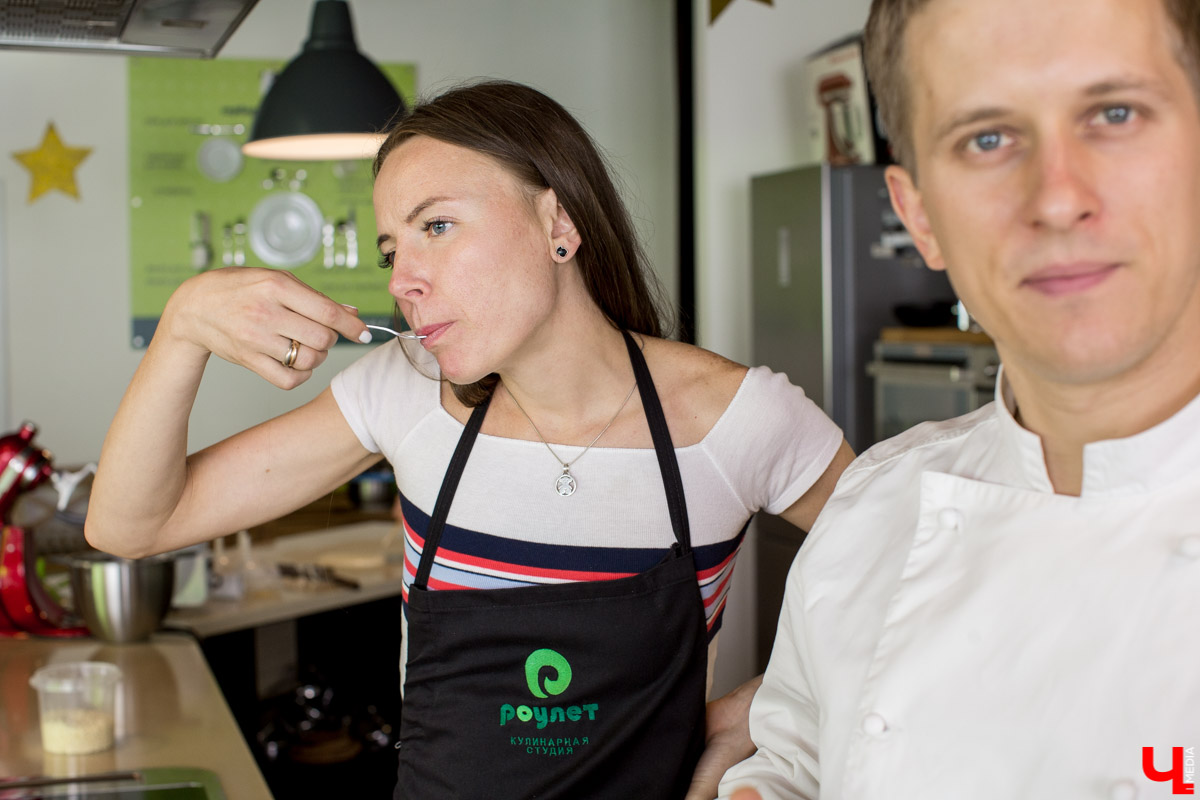Шеф-повар Дмитрий Орловский приготовил для вегетарианки и марафонца Анны Гавриловой безглютеновый десерт