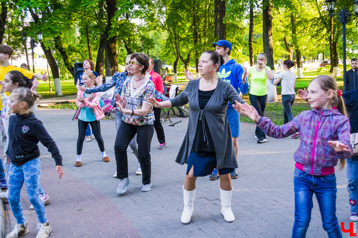 Зумба-фитнес в «Липках»: танцы на свежем воздухе