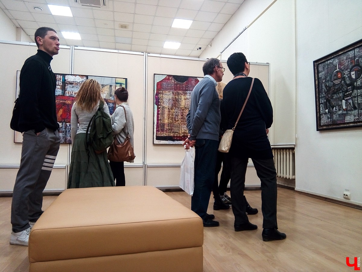 4 ноября в рамках акции “Ночь искусств” во Владимире открылась художественая выставка Анатолия Шурыгина “Золотые пласты”