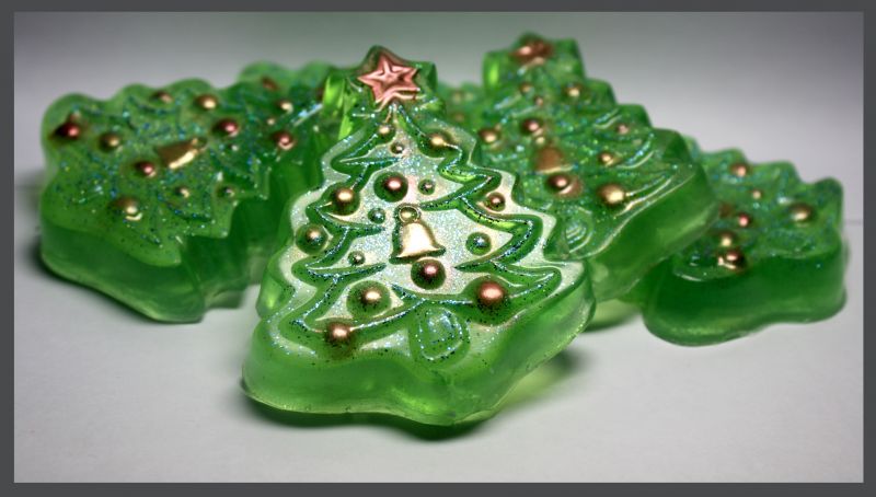 Ребята вместе с мастером сделают ароматное блестящее мыльце и украсят его косметическими пигментами