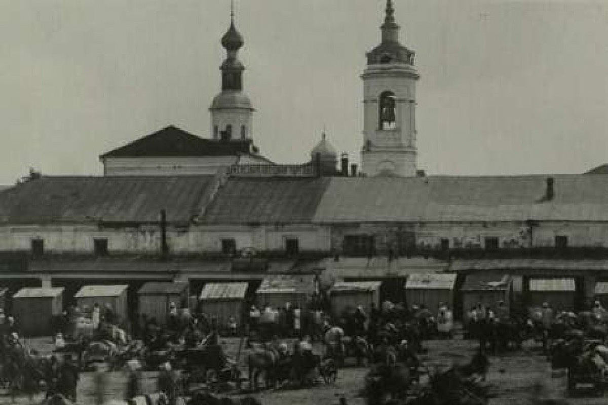 Владимирские Торговые ряды начали строить в 1787 году. И их видоизменение продолжается до сих пор. Как менялся облик знакомого всем горожанам здания