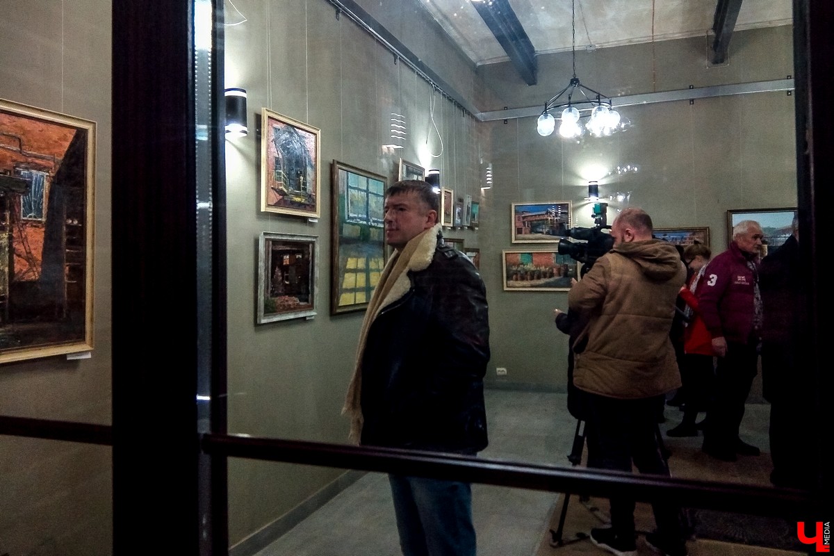 На Владимирской фабрике музыкальных инструментов открылась выставка Елены Суворовой “Фабричные истории”