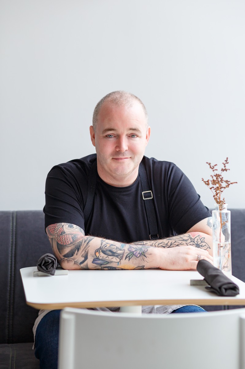 Знаменитый шеф-повар Пол Кэрролл приглашает всех отведать его кулинарные шедевры 1 декабря