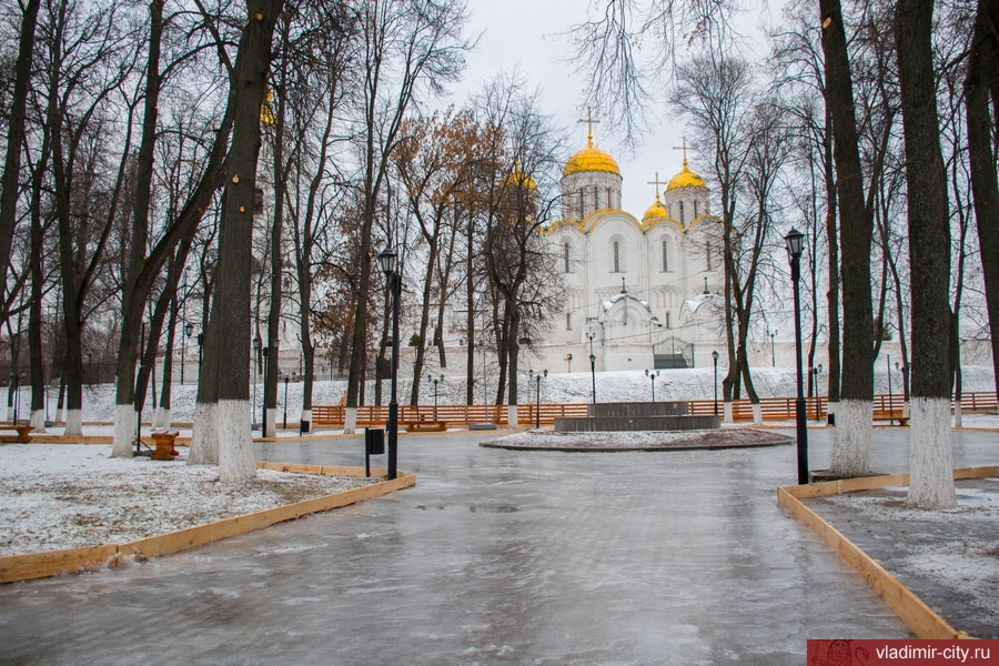 Во Владимире 27 ноября начали заливку катков. Бесплатно покататься можно будет на 19 дворовых площадках. Мы составили полный список этих хоккейных коробок 
