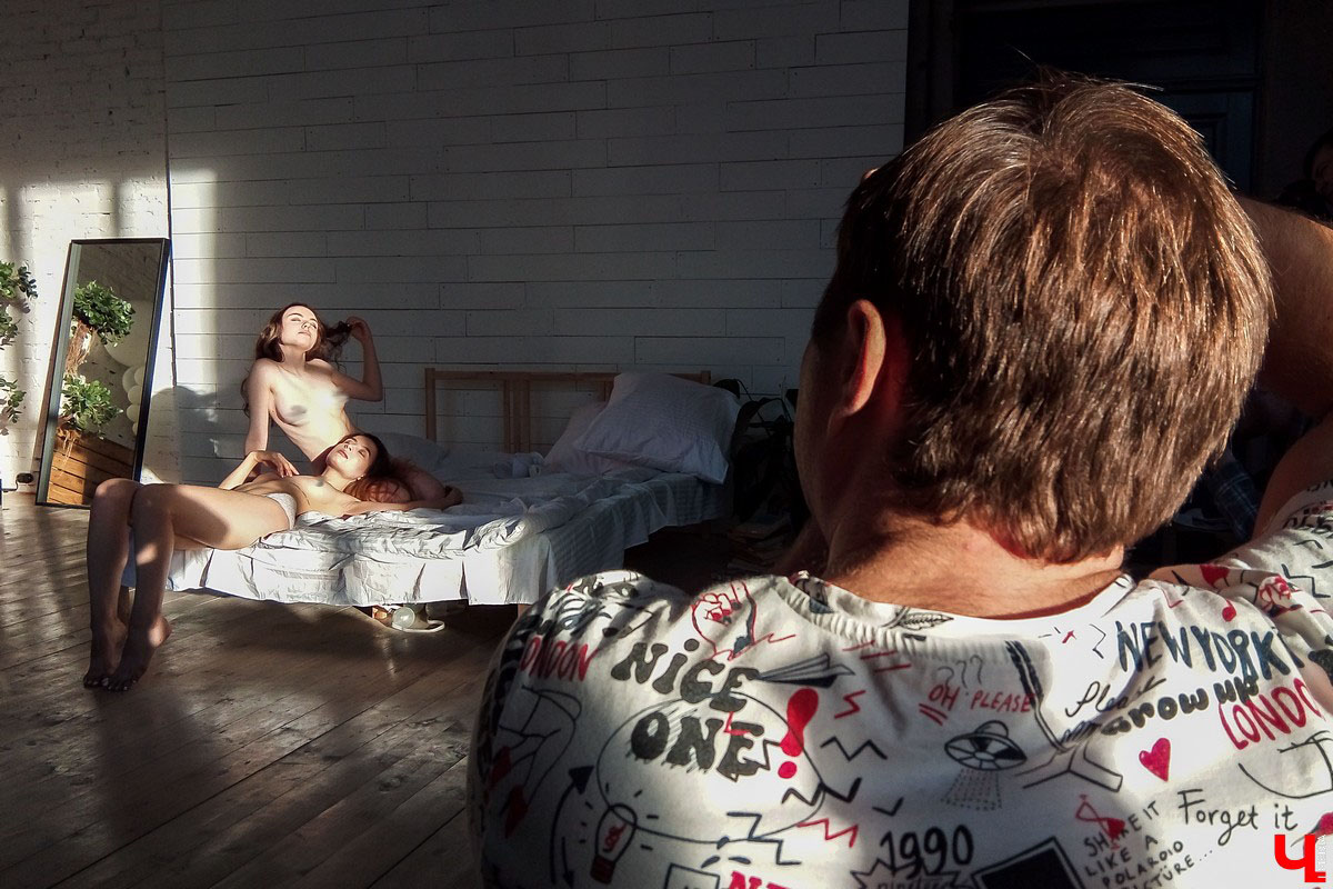Фотограф Вячеслав Холодилов показал на мастер-классе владимирским ценителям съемки ню-арт, как правильно снимать обнаженных девушек
