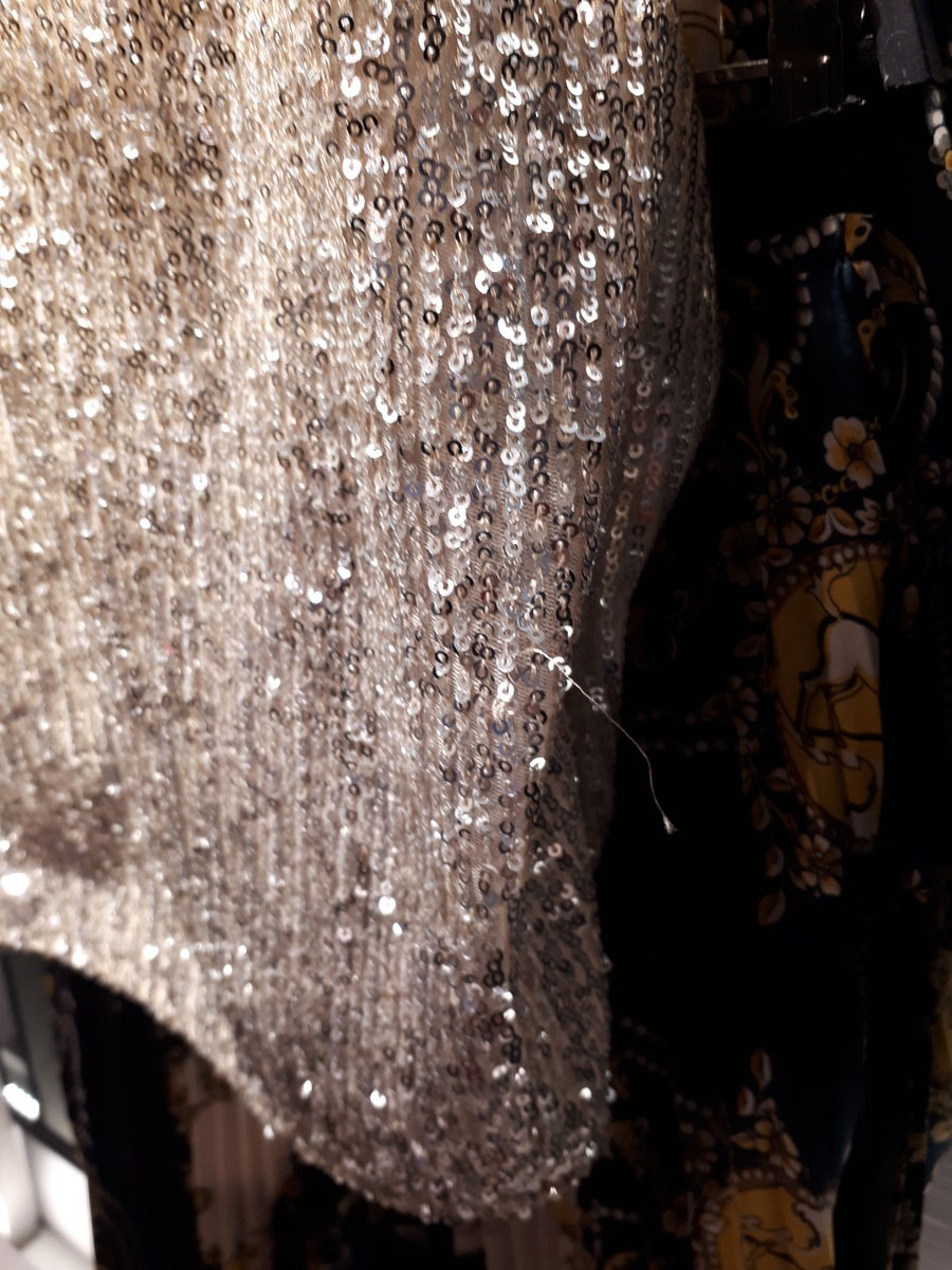 Какой наряд выбрать, чтобы блистать на Новом году-2019? Владимирский стилист Мария Засорина прошлась по торговому центру и нашла несколько подходящих образов