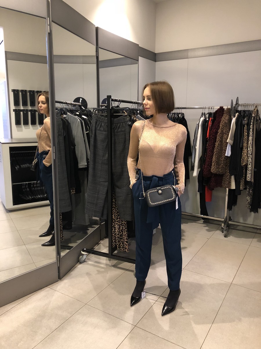 Какой наряд выбрать, чтобы блистать на Новом году-2019? Владимирский стилист Мария Засорина прошлась по торговому центру и нашла несколько подходящих образов