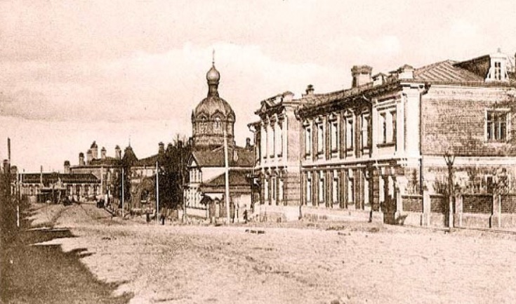 Во Владимире когда-то была своя улица красных фонарей. В то время бордели в городе были вполне нормальным явлением. В этих местах содержалось 35 женщин