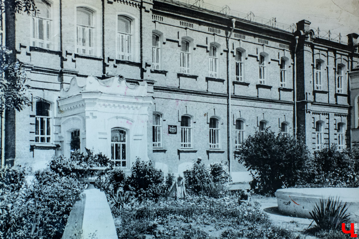 Экскурсия по музею владимирской гимназии № 3, в котором собраны экспонаты за весь столетний период её существования