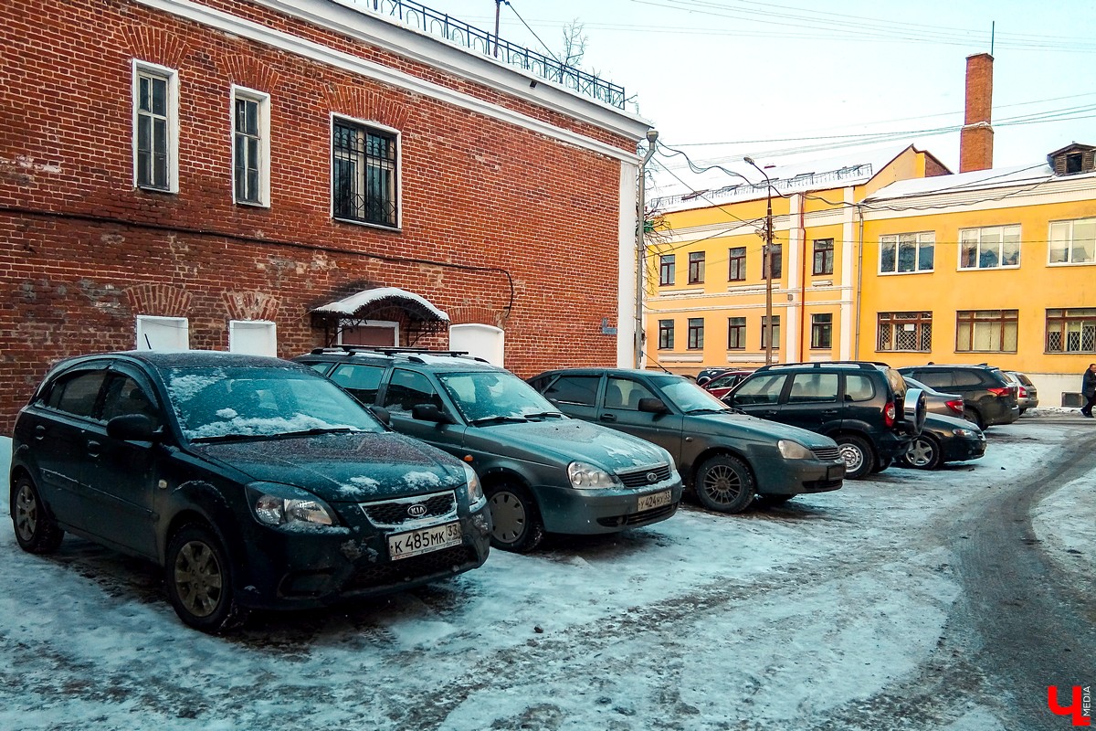 С 21 декабря по 13 января на улице Музейная запретят парковку всем, кроме автобусов