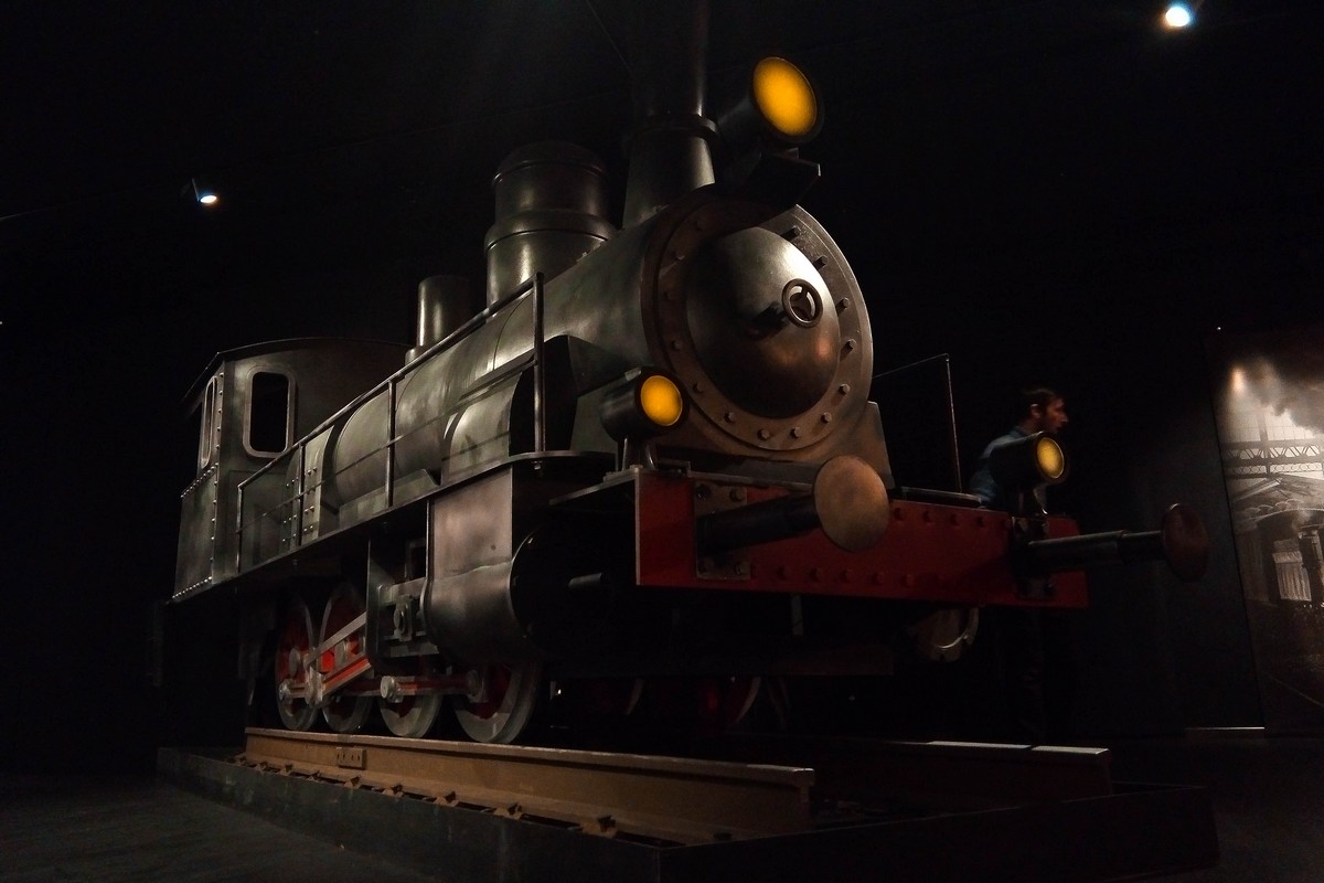 В ВСМЗ открылась выставка “Анна. Прибытие поезда”, посвященная фильму “Анна Каренина” 2009 года. Большая часть экспонатов - костюмы со съемок фильма
